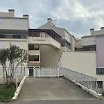 Duplex Climatise, 2 Pieces Avec Mezzanine, Parking Et Terrasse, Proche Et Commerces - Fr-1-307-235 Le Grau-du-Roi