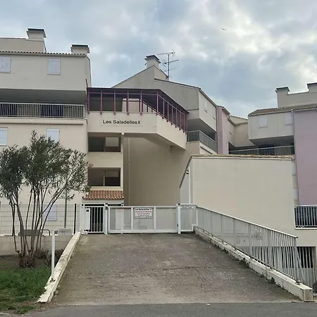 Duplex Climatise, 2 Pieces Avec Mezzanine, Parking Et Terrasse, Proche Et Commerces - Fr-1-307-235 Le Grau-du-Roi