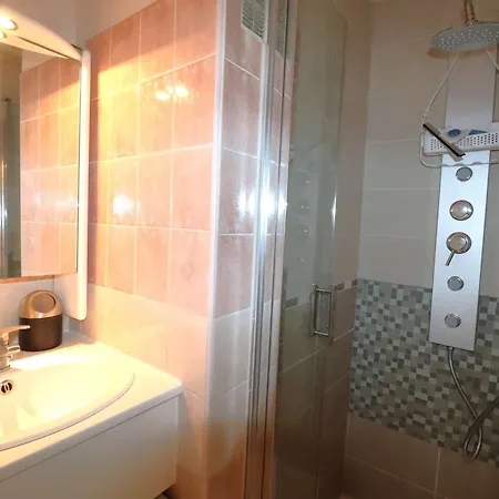 Apartmán Duplex Climatise, 2 Pieces Avec Mezzanine, Parking Et Terrasse, Proche Et Commerces - Fr-1-307-235