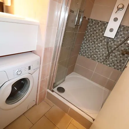 Apartmán Duplex Climatise, 2 Pieces Avec Mezzanine, Parking Et Terrasse, Proche Et Commerces - Fr-1-307-235