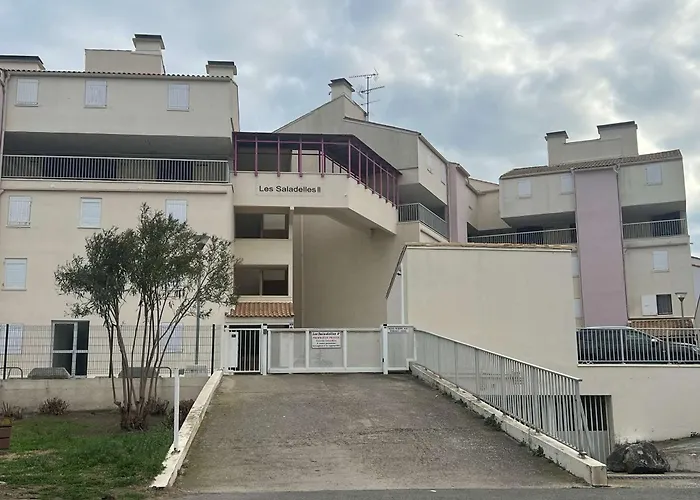 Duplex Climatise, 2 Pieces Avec Mezzanine, Parking Et Terrasse, Proche Et Commerces - Fr-1-307-235 Le Grau-du-Roi